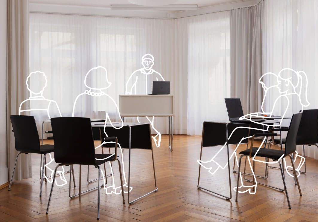 Strichfiguren sitzen um einen langen Tisch im hellen Raum – Seminarsituation.