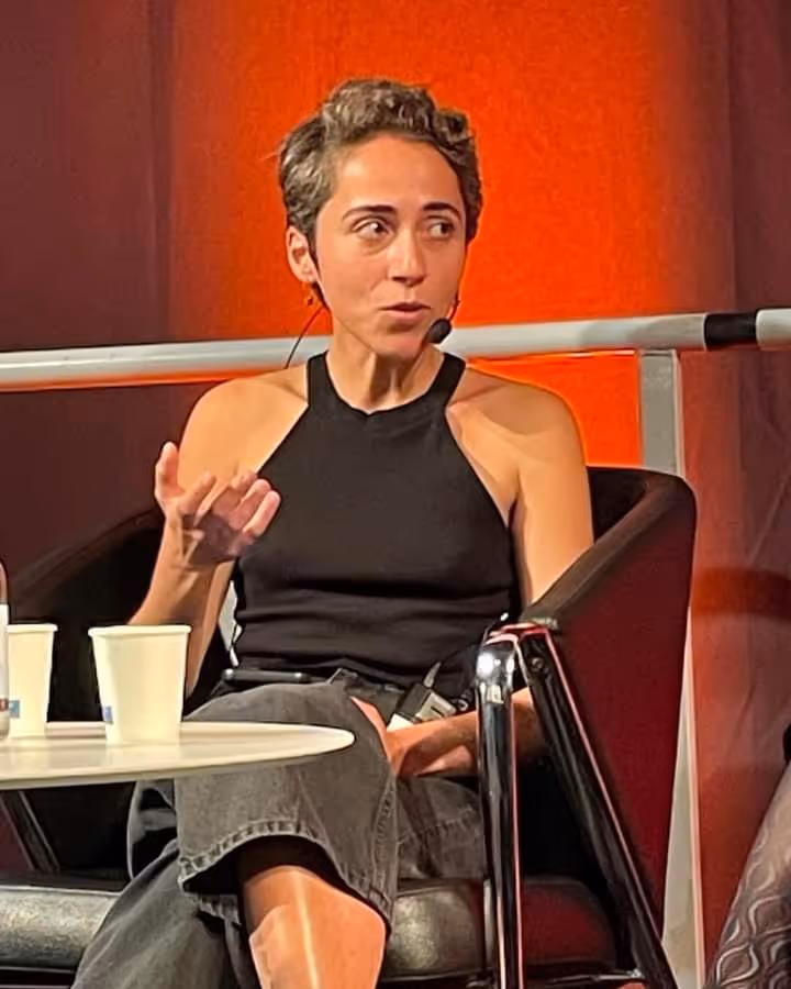 Aslı Ceren Aslan discussing the tightening grip on freedom of expression in Turkey. Photo: Twitter. 