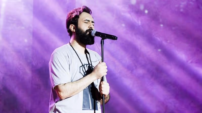 Iranian singer Mehdi Yarrahi, arrested by Iranian authorities on Monday 28 August fir releasing a song celebrating the anniversary of Masha Amini protests coming up. ©MUSICFARS. Photo.