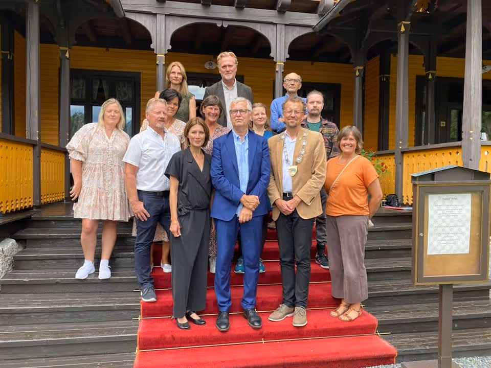 In this photo: Front: Benedikte Nes, Helge Lunde, Jarand Felland, Maja Foss Five. Second row left to right: Tone Lunde Skaalen, Gerd Kari Skaalen, Mette Gjerdrum, Petra Helgesen, Jan Olav Hemsing. Back row left to right: Jorunn Selstø, Steinar Engeland, Juan Maupome-Gutierrez.