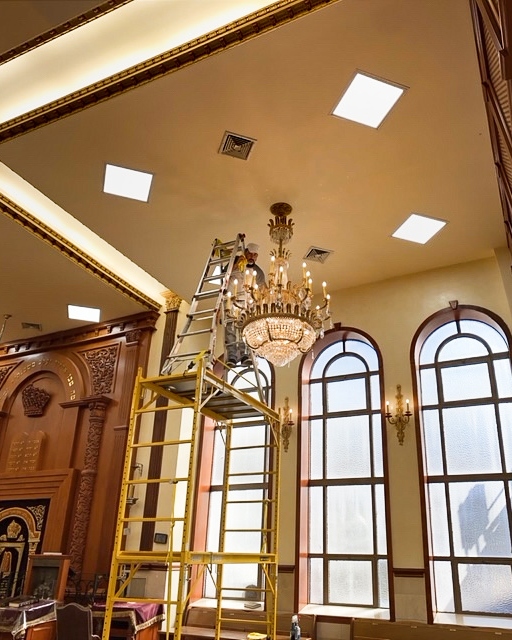 Chandelier Master
