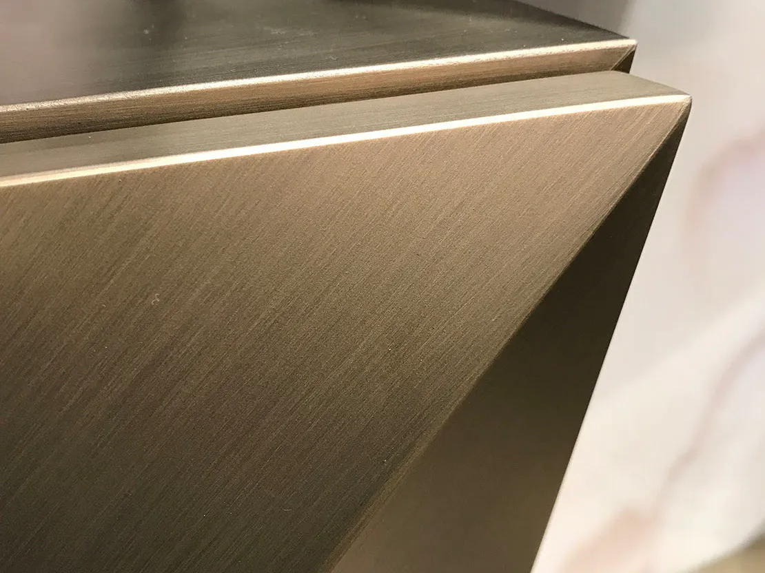 Finitura Layer, Dettaglio Spazzolatura.