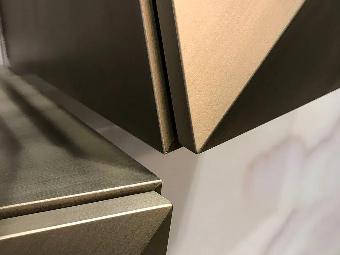 Finitura Layer, Effetto Ottone Bronzato Spazzolato.