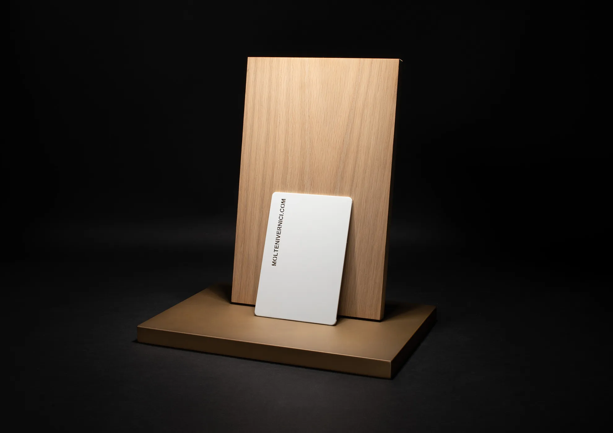 Gebrauchsfertige 1K-Einkomponente Grundierung auf Wasserbasis mit Direkthaftung für Träger aus MDF, Masonit, Holz und Verbundwerkstoffmaterialien.
