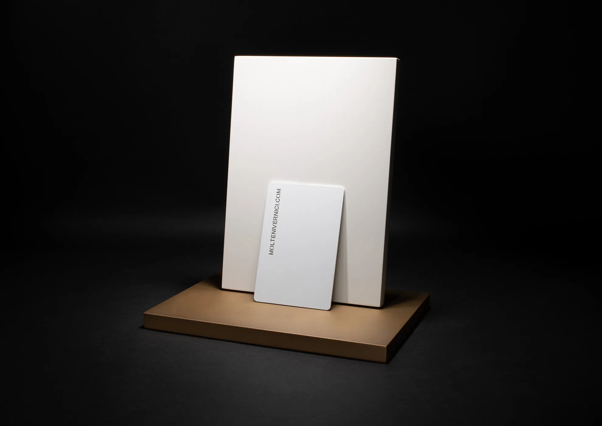 1K-Einkomponenten Grundierung auf Wasserbasis, ideal für die Anwendung auf Träger aus extrudiertem Aluminium, Pressgussaluminium und Aluminiumlegierungen.