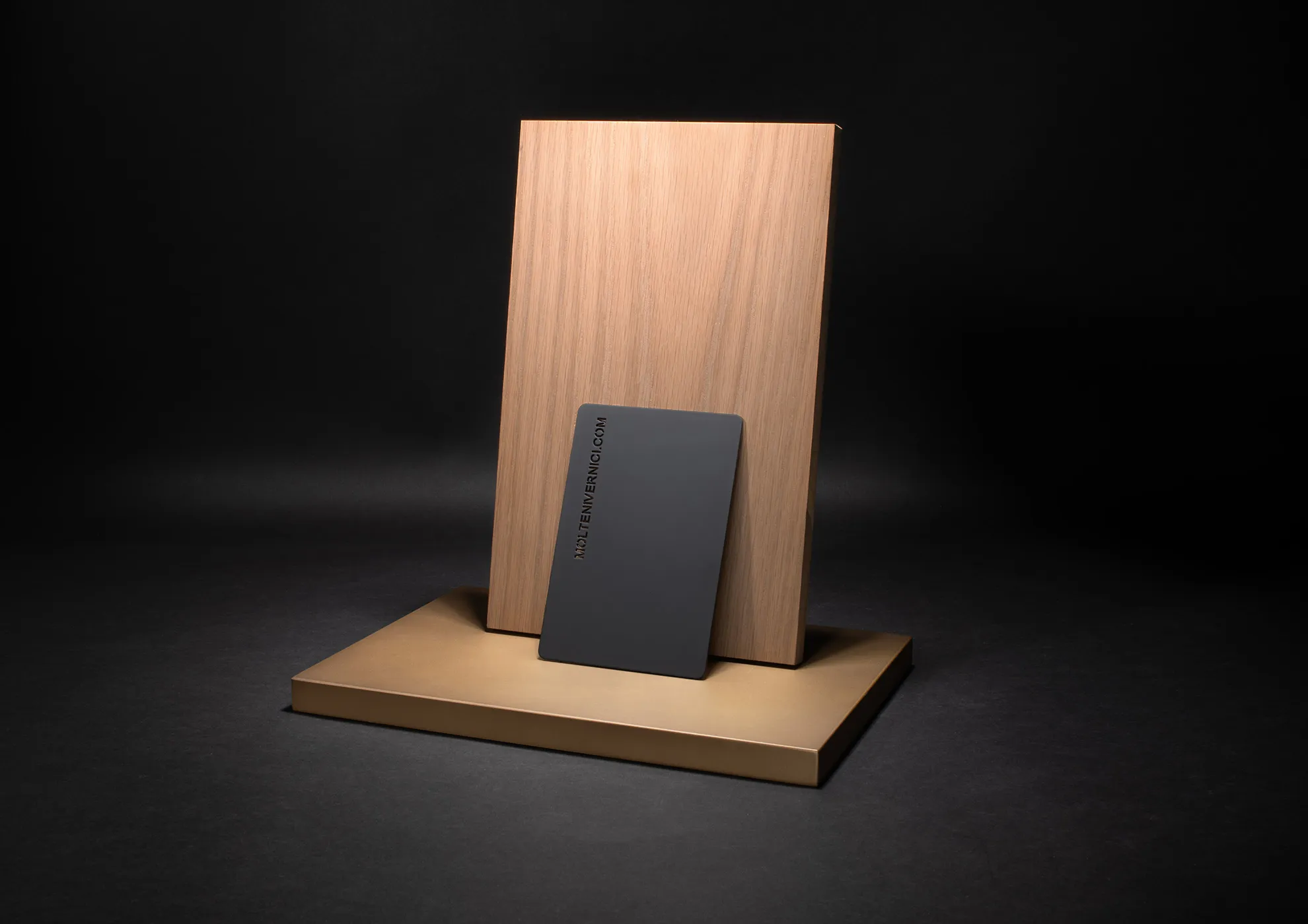 Gebrauchsfertige 1K-Einkomponente Grundierung auf Wasserbasis mit Direkthaftung für Träger aus MDF, Masonit, Holz und Verbundwerkstoffmaterialien.