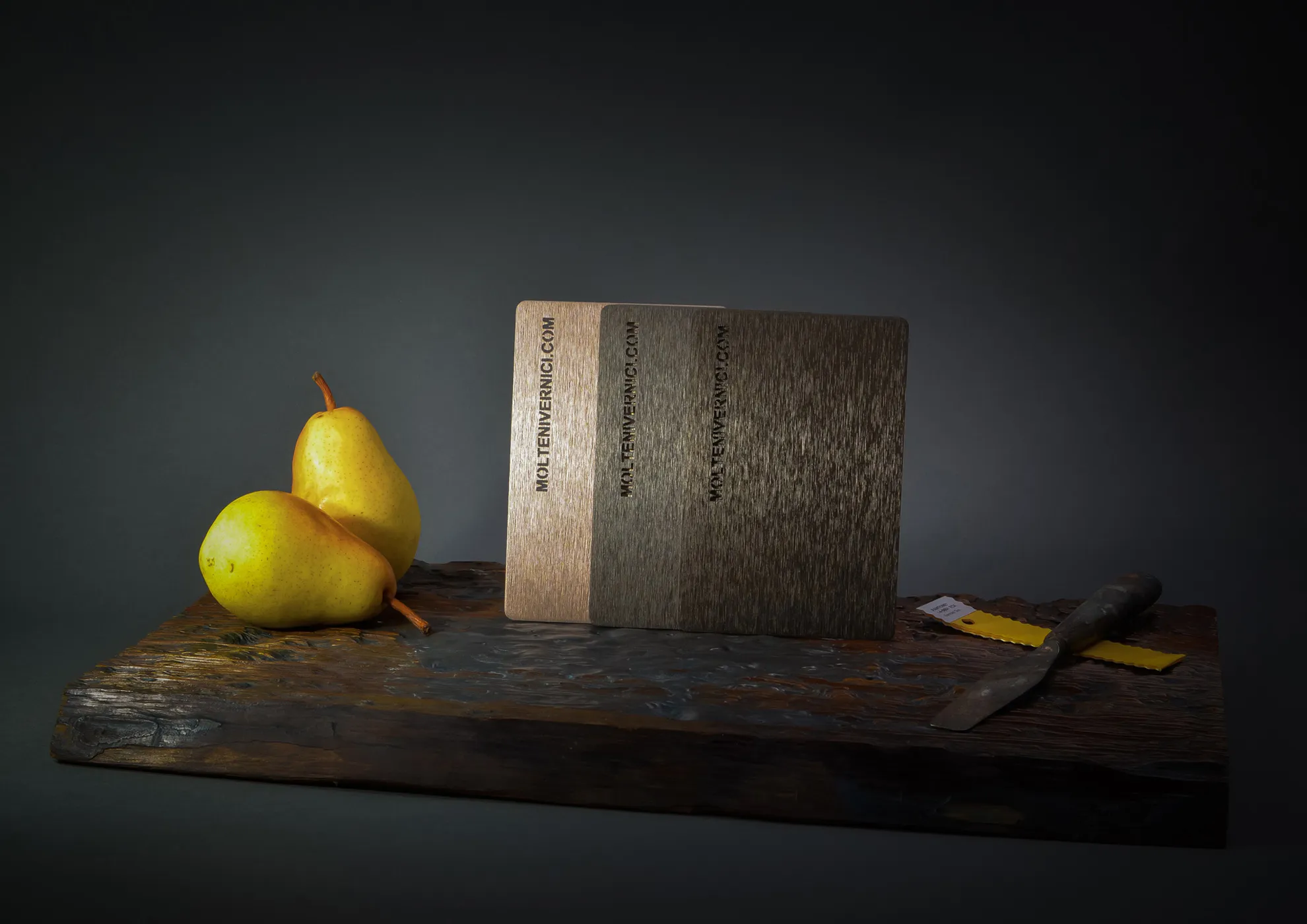 La colección Never® Brushed a base de agua es un acabado de alta calidad, brillante y elegante que imita efectos galvánicos y metales satinados.