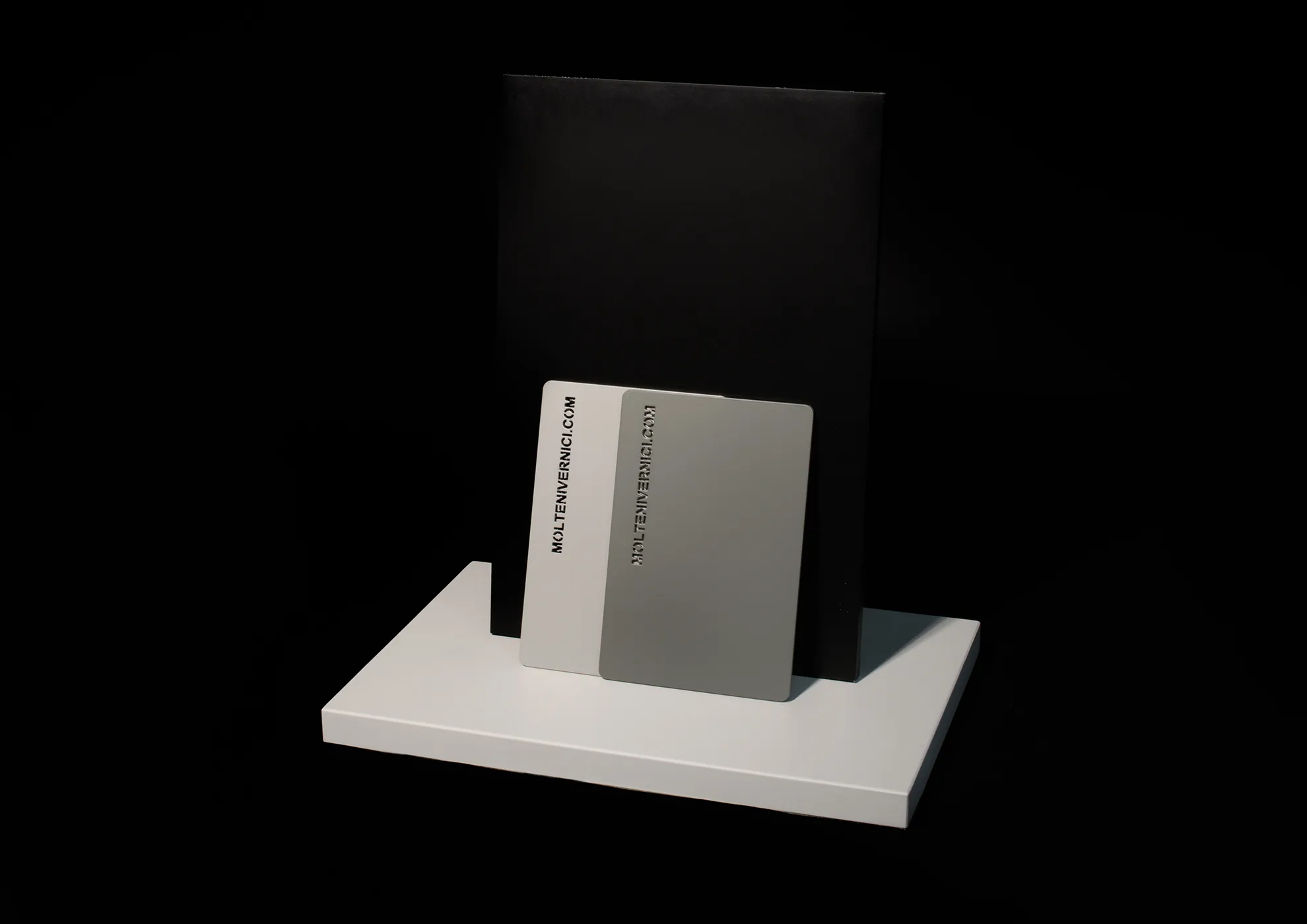 Lo que caracteriza mayormente la nueva serie Solid Surfaces es la notable suavidad, la opacidad absoluta y una increíble superficie que se puede regenerar.