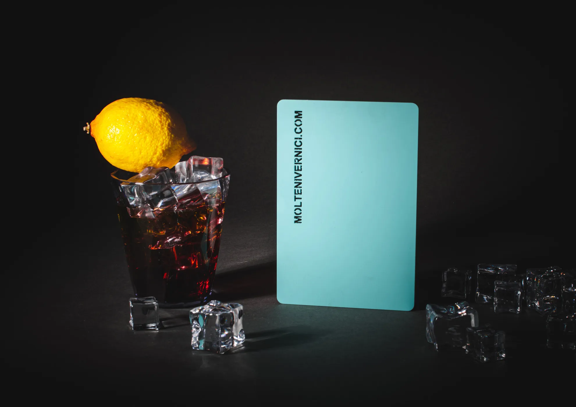 Lo que caracteriza mayormente la nueva serie Solid Surfaces es la notable suavidad, la opacidad absoluta y una increíble superficie que se puede regenerar.