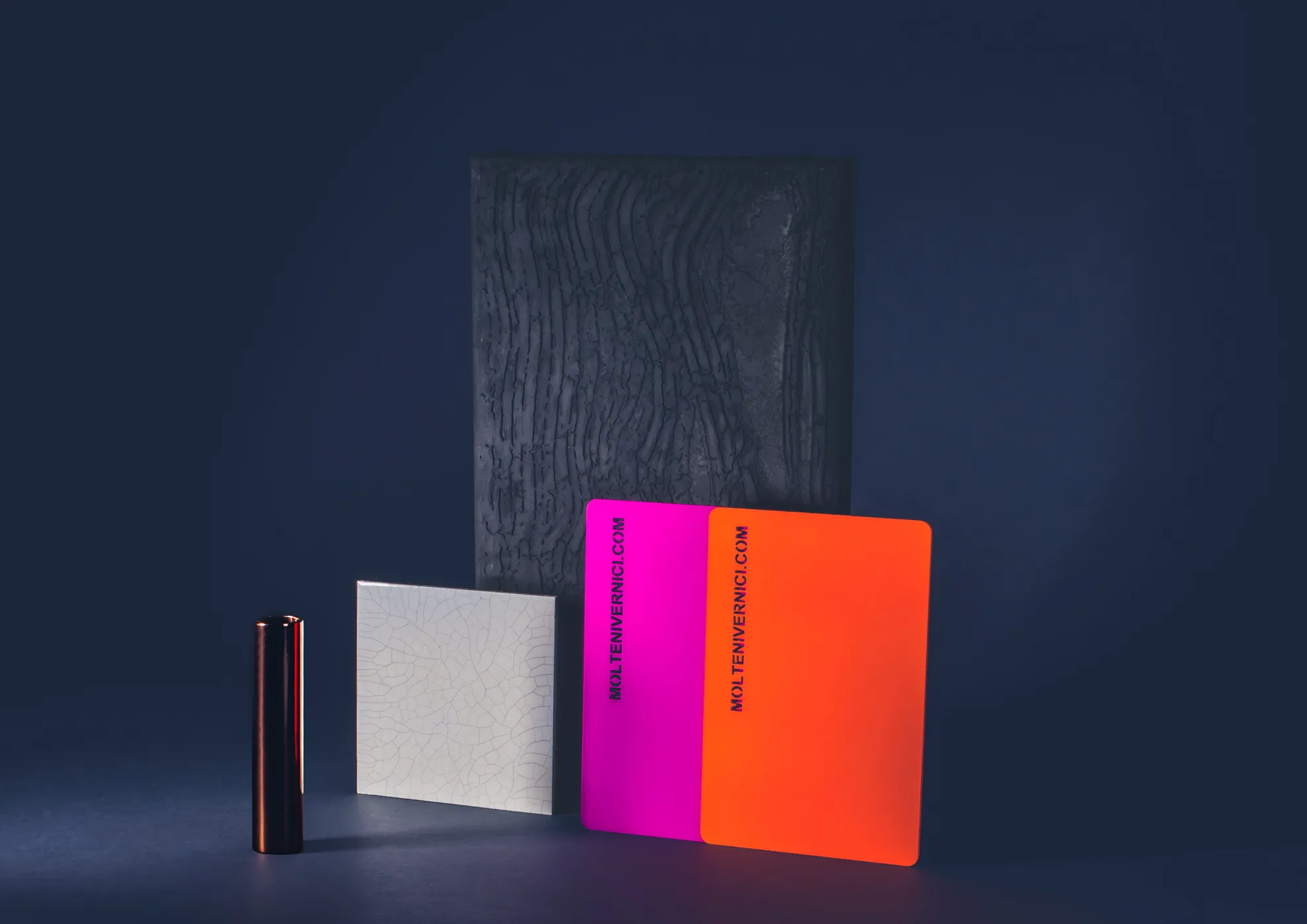 Esmaltes Fluo™, una serie de Esmaltes Fluorescentes de alta luminosidad, de design ad agua ad alta luminosidad de design cautivador para acabados fluo.