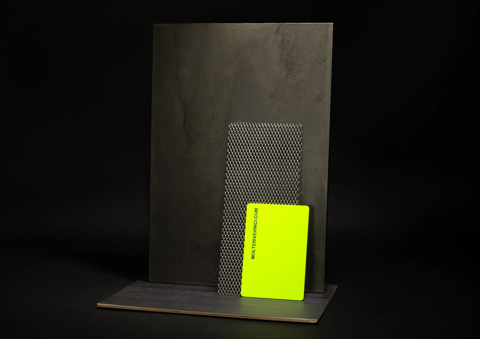 Los MATERICI™ son una serie de esmaltes de MOLTENI VERNICI capaz de conferir a cualquier soporte el aspecto de las oxidaciones metálicas.