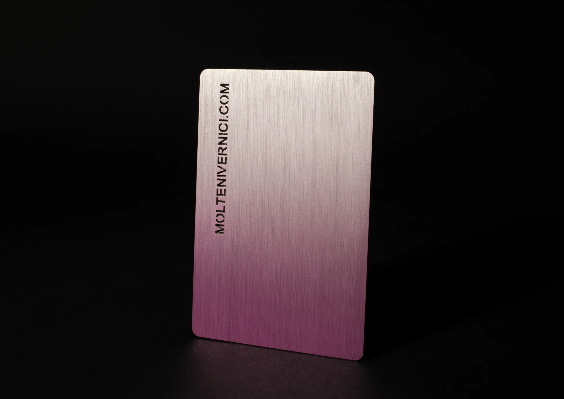 La Never® Flame Collection es una serie de acabados de alta calidad, brillantes y elegantes que imitan los metales galvánicos satinados.
