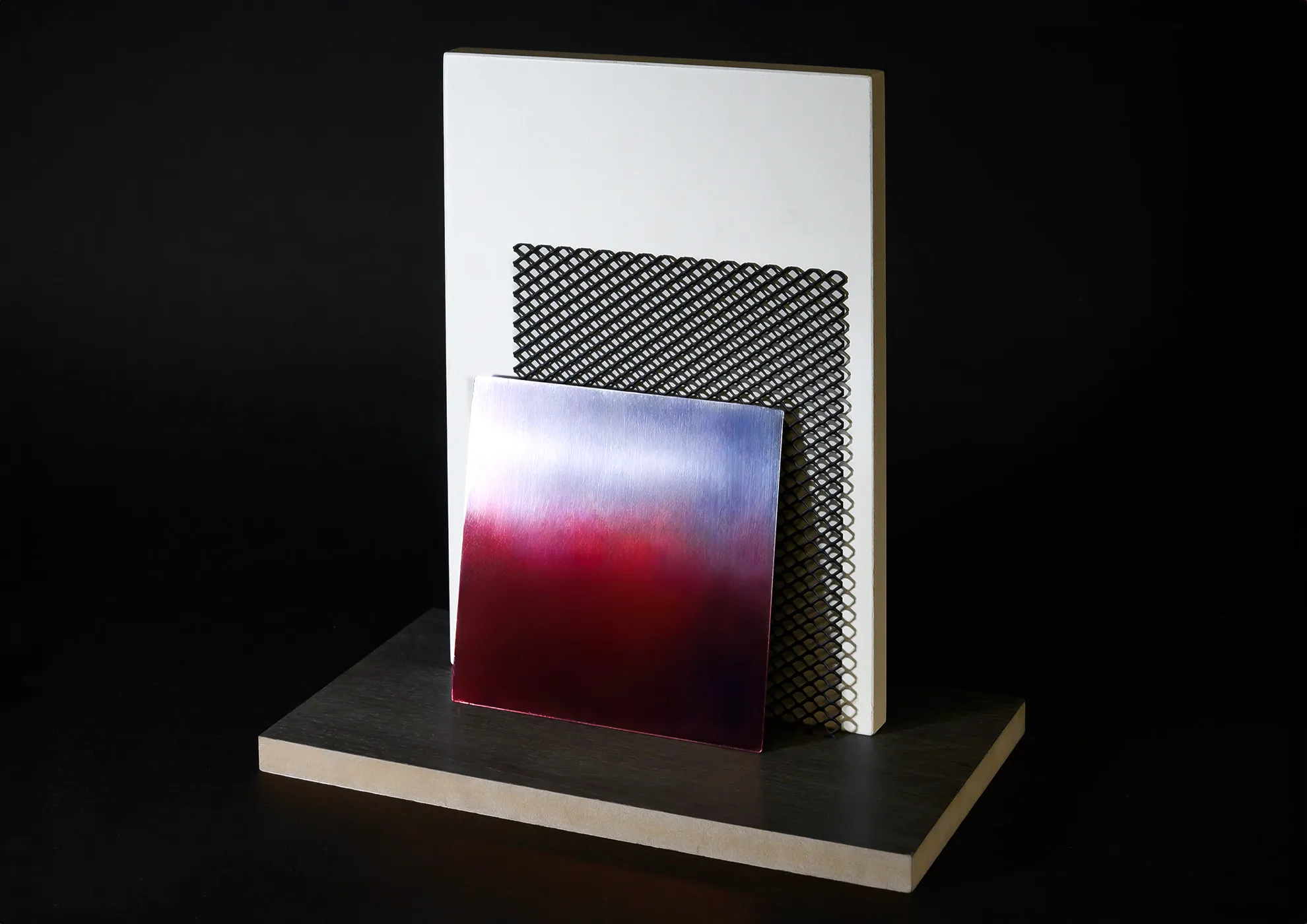 La serie de acabados especiales Nanoflame™ alardea la capacidad de imitar perfectamente el resultado obtenible a través del proceso de galvánica.