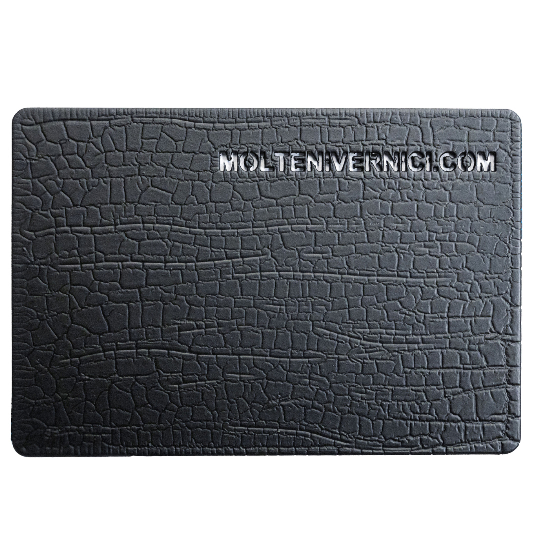 Carte texturée grise avec le logo Moltenvernic.com en relief