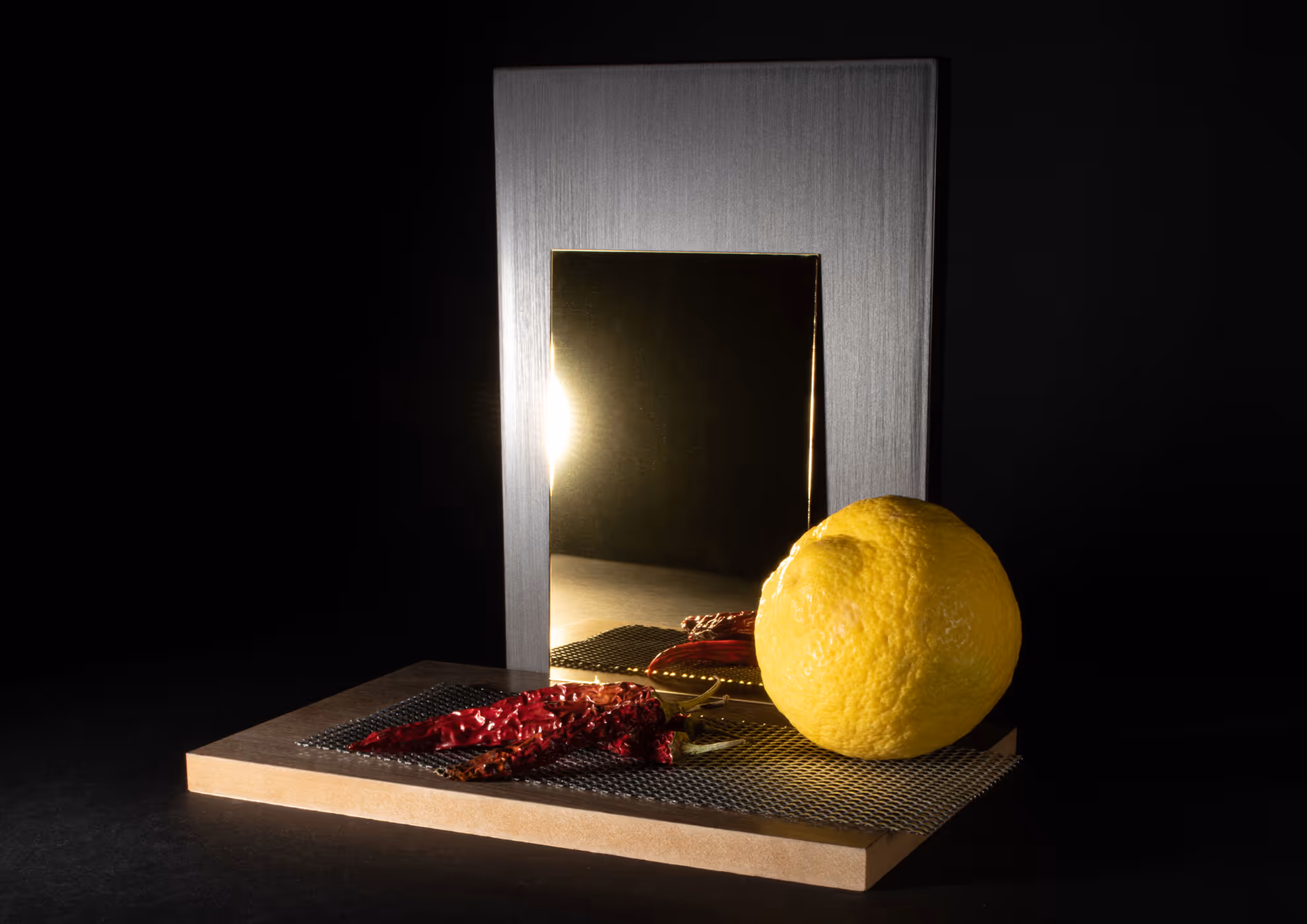 Esempi di verniciatura MOLTENI-VERNICI con limone e peperoncino rosso