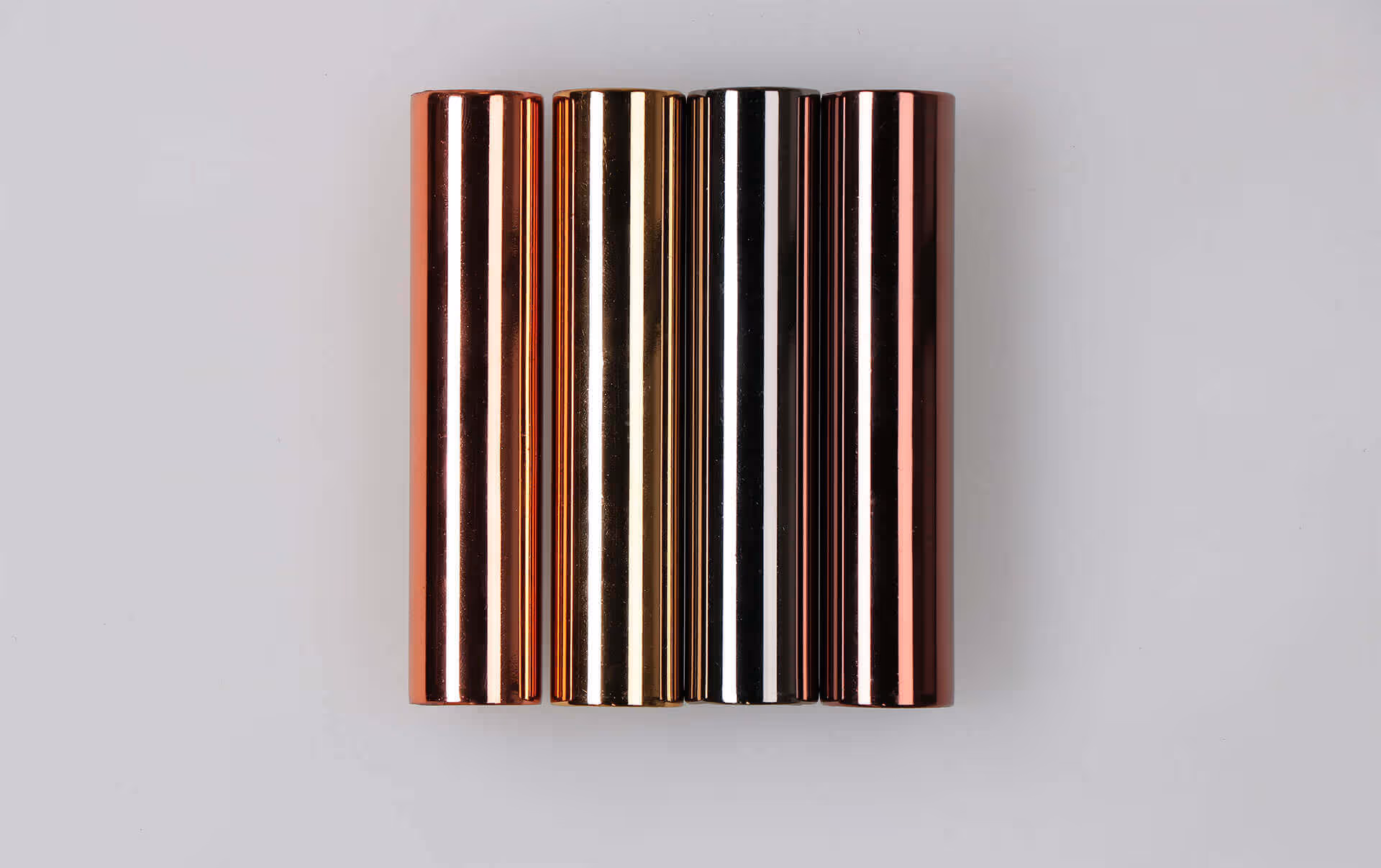 Campione di vernici Molteni con barre metalliche in sfumature di marrone