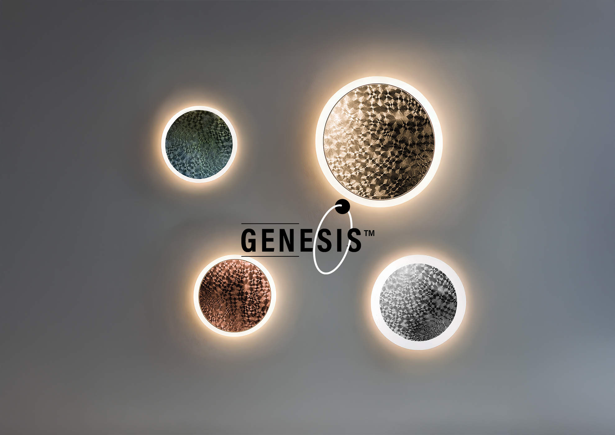 MOLTENI-VERNICI : Luminaires Genesis aux textures uniques, peintures spéciales.