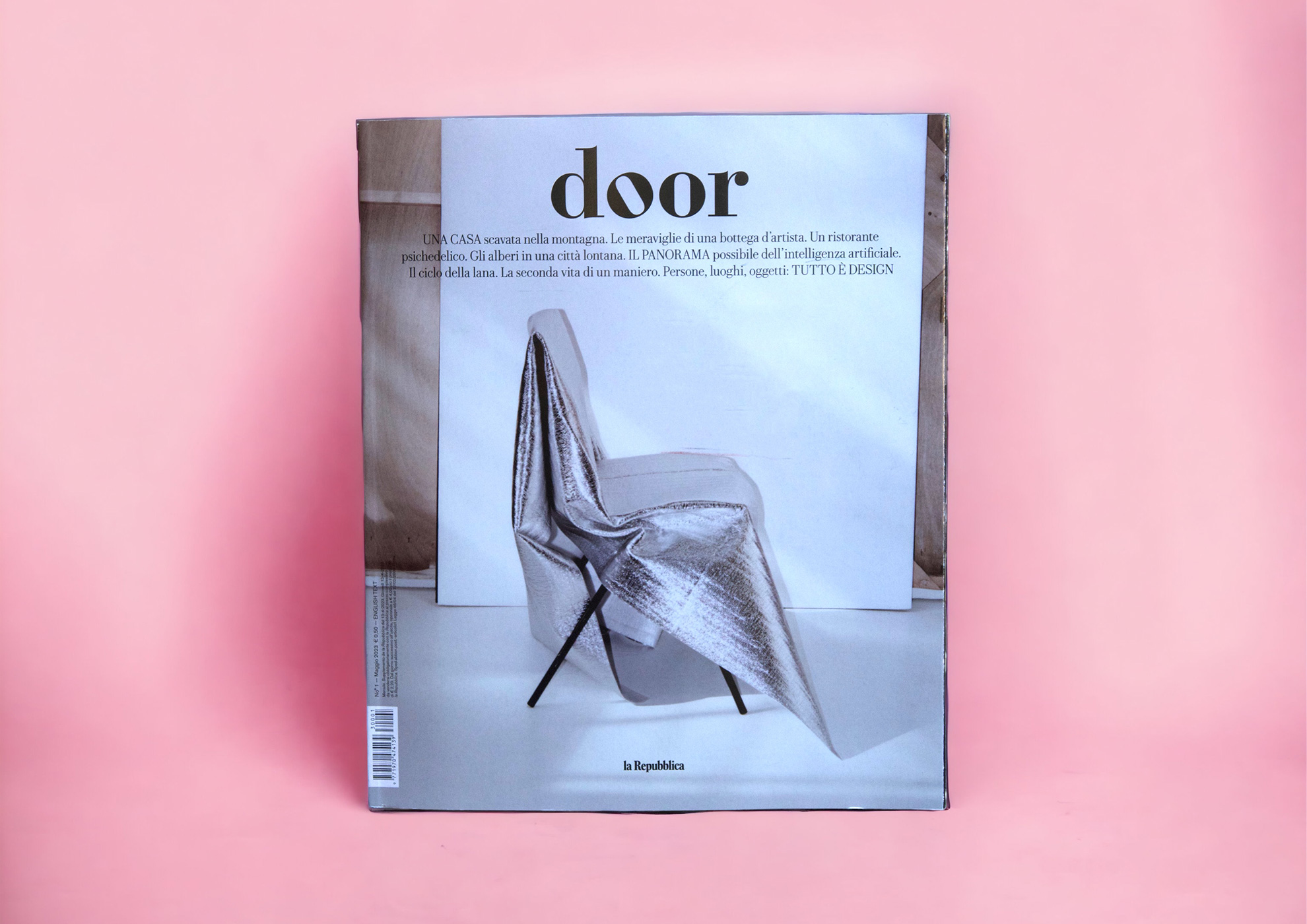 MOLTENI-VERNICI Zeitschriftencover mit silbrig schimmerndem Stuhl, Effekt-Lack-Design