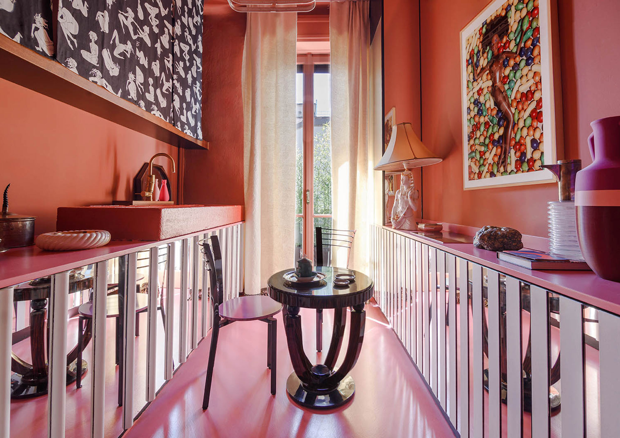 Intérieur élégant avec peintures spéciales, finitions MOLTENI, vernici colorées