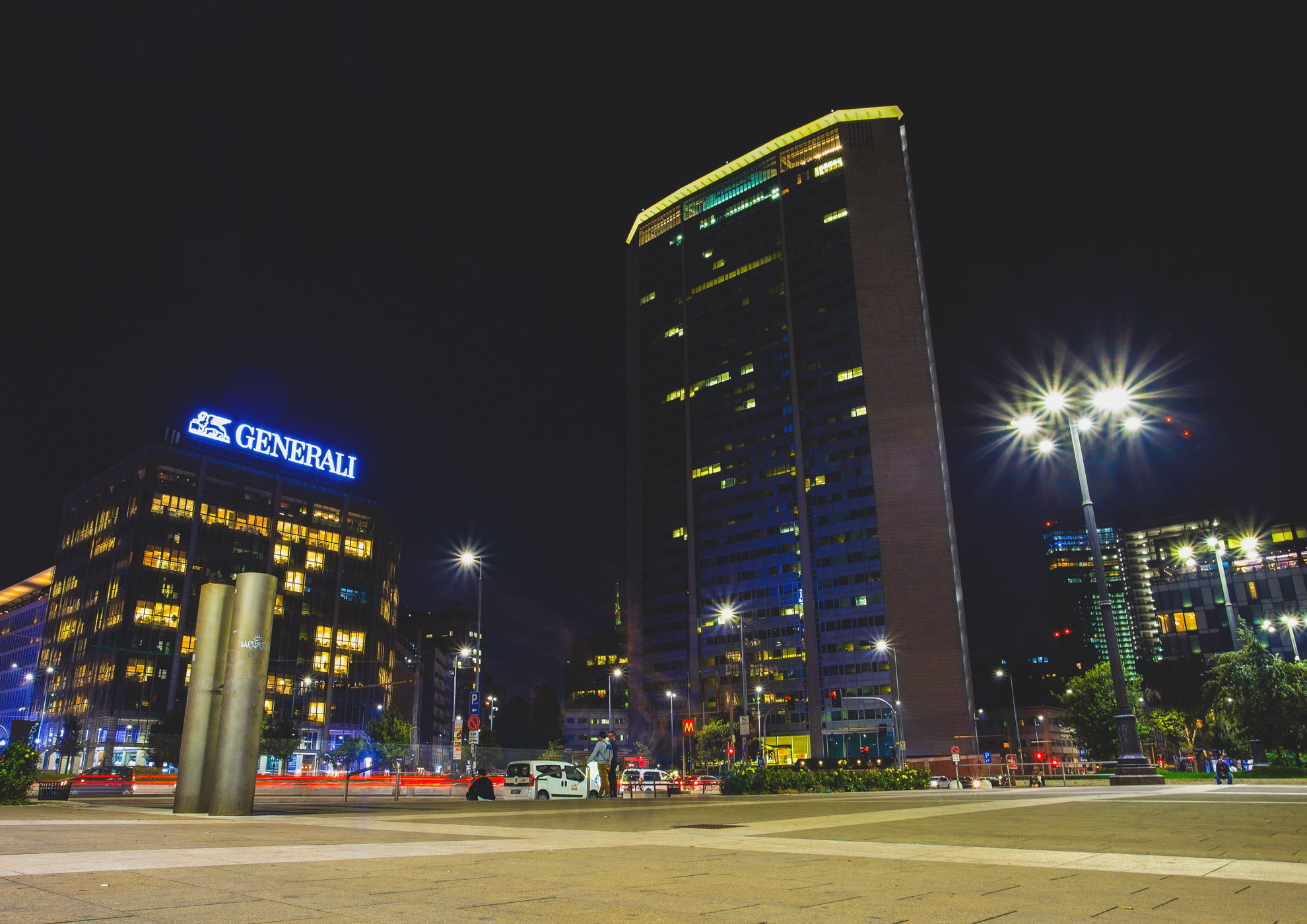Generali skyscraper with special paints and MOLTENI VERNICI finishes at night