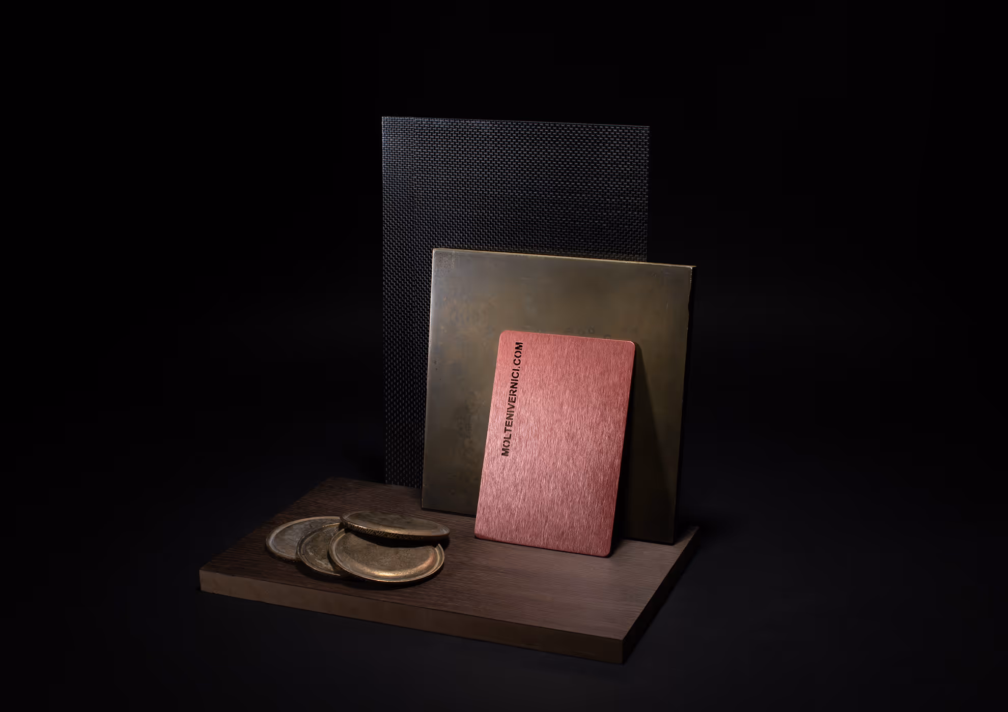 Moodboard di MOLTENI-VERNICI con campione di verniciatura rosa metallizzato