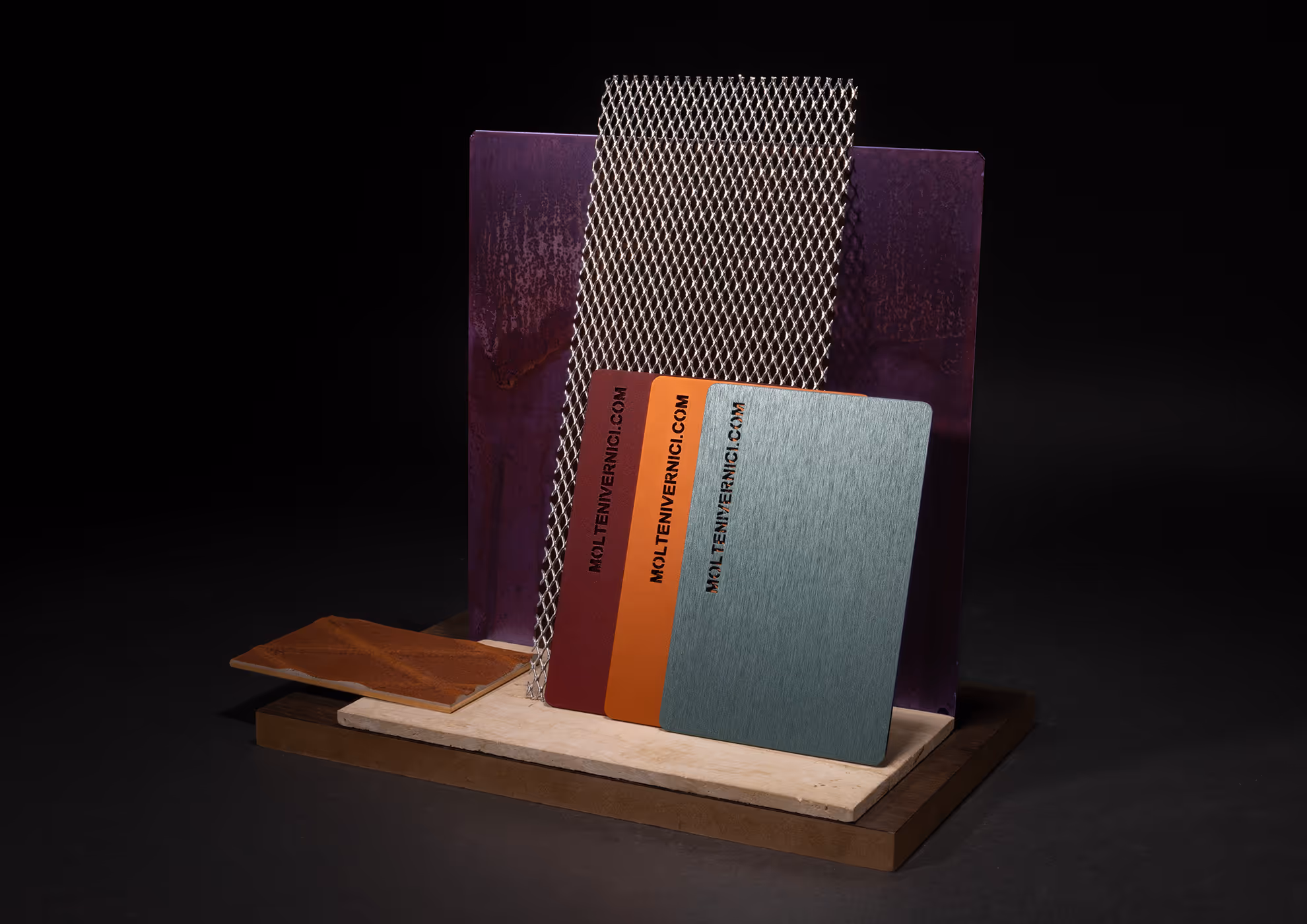 Esempi di verniciatura MOLTENI-VERNICI su pannelli colorati con texture metalliche