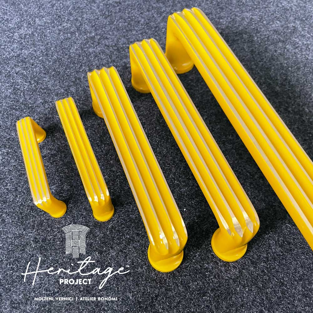 Poignées de design MOLTENI-VERNICI jaunes brillantes en différentes tailles