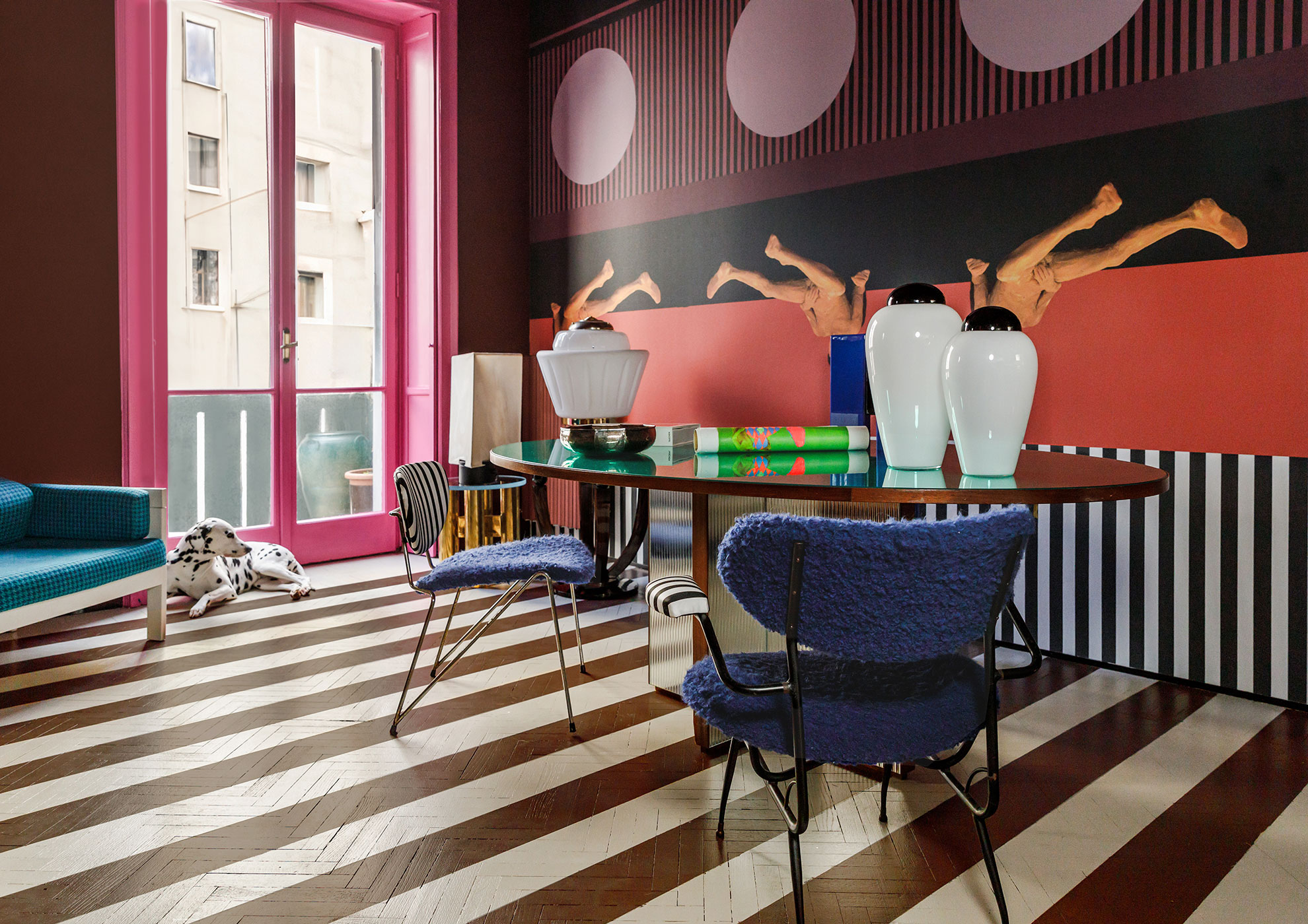 MOLTENI-VERNICI special paint transforms colorful interior with dalmatian, design chairs