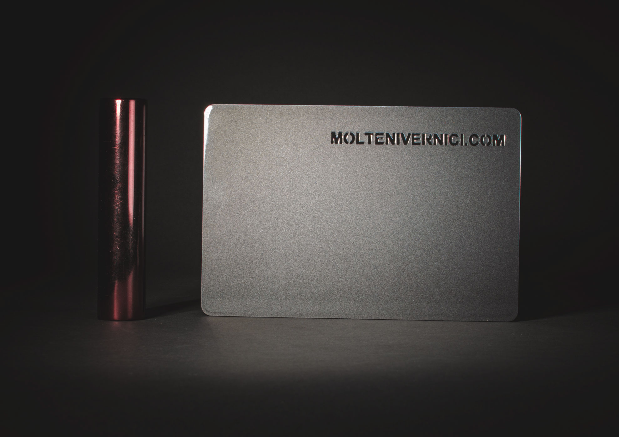 Esmalto 2k Molteni-Vernici, tarjeta metálica plateada con cilindro rosa