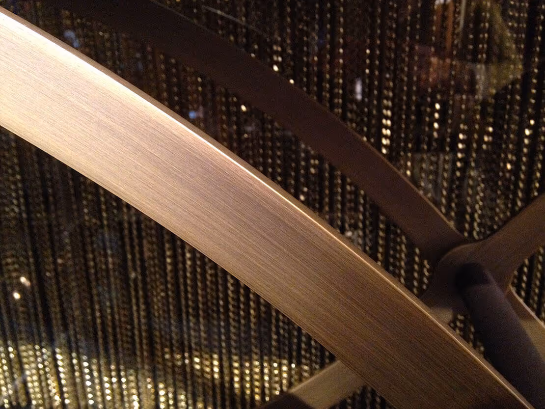 Peinture industrielle MOLTENI-VERNICI brillante sur surface métallique texturée