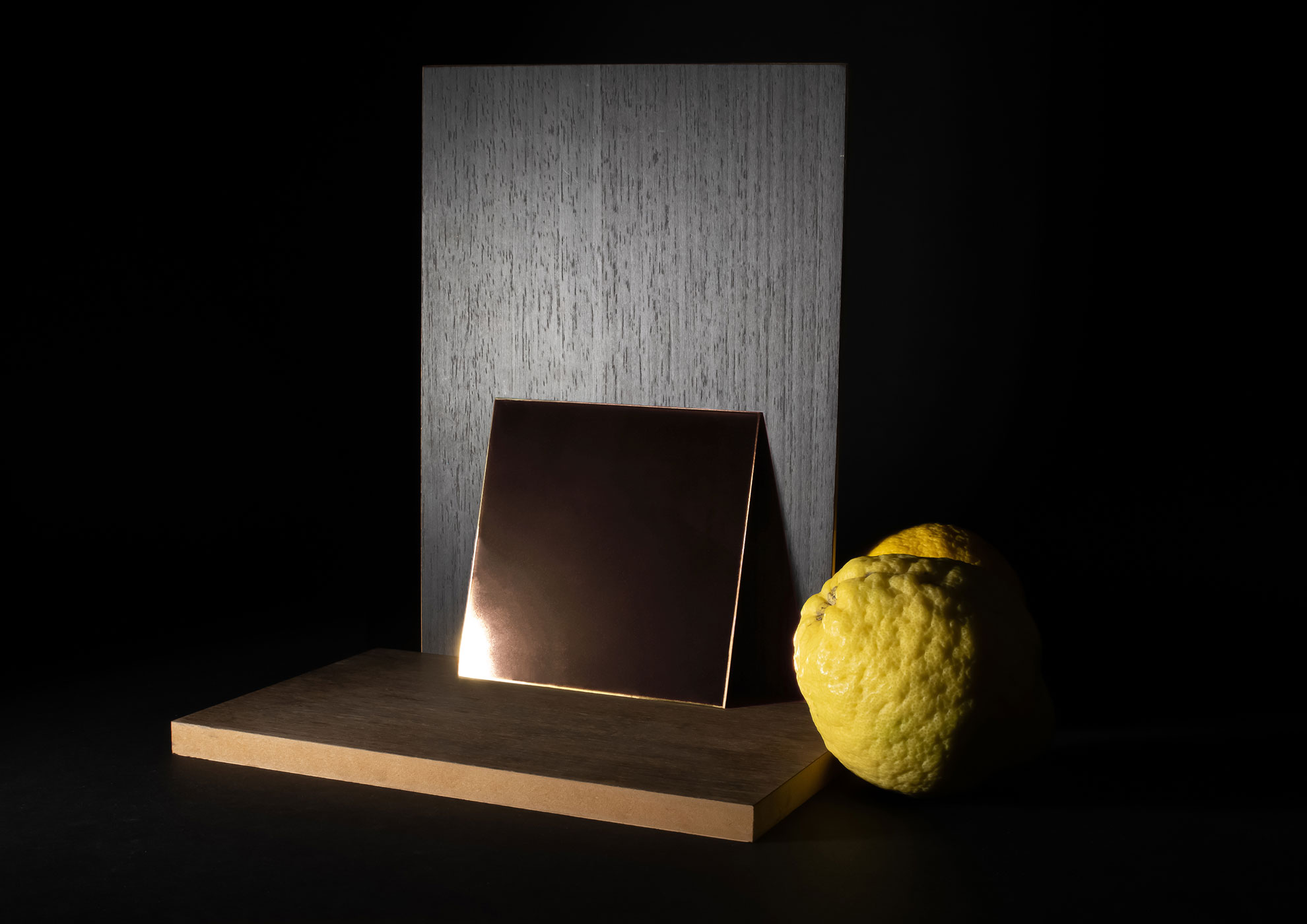 Citron et plaque métallique MOLTENI-VERNICI, finitions premium peintures