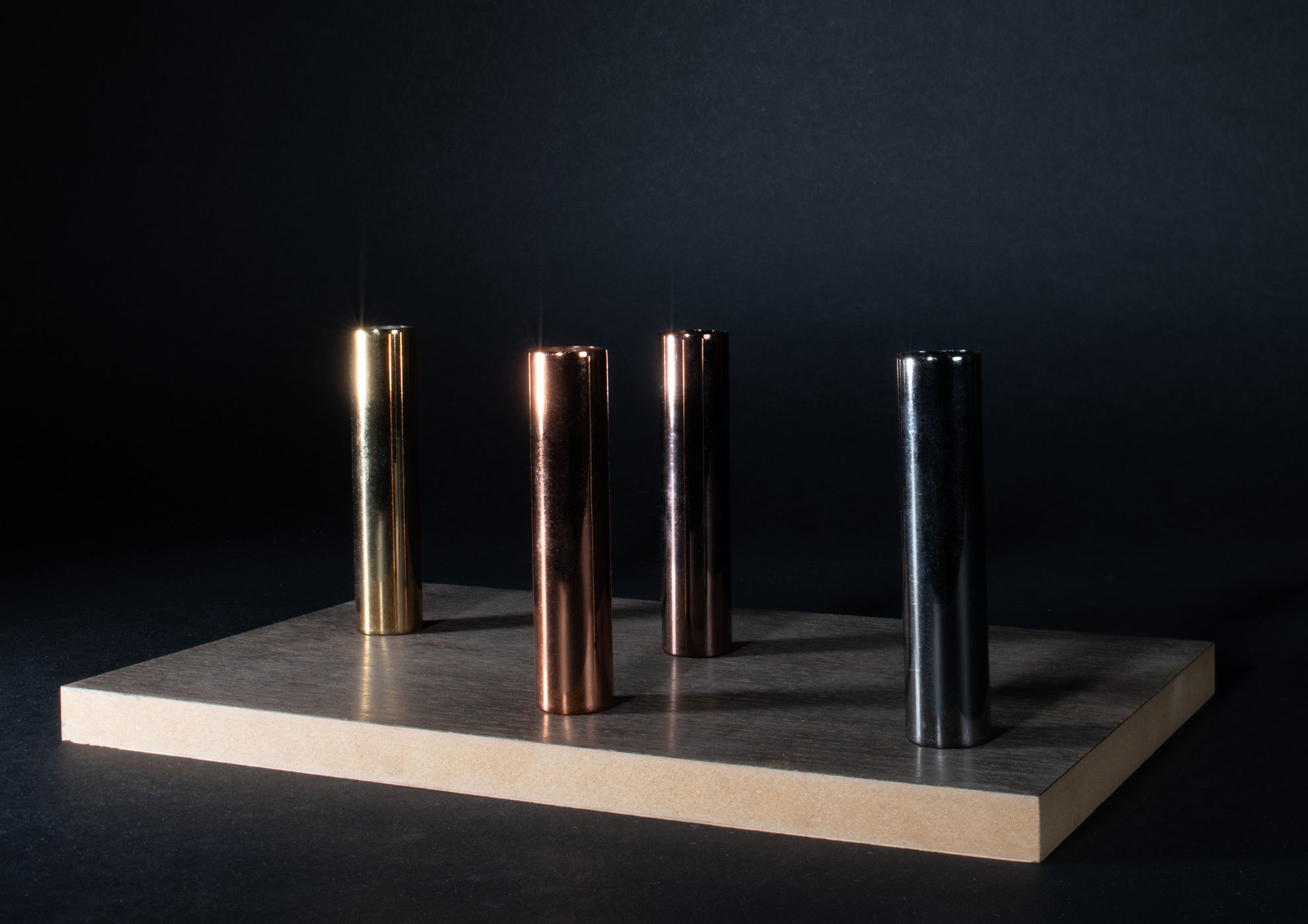 Cylindres métalliques MOLTENI-VERNICI montrant des finitions premium de peintures