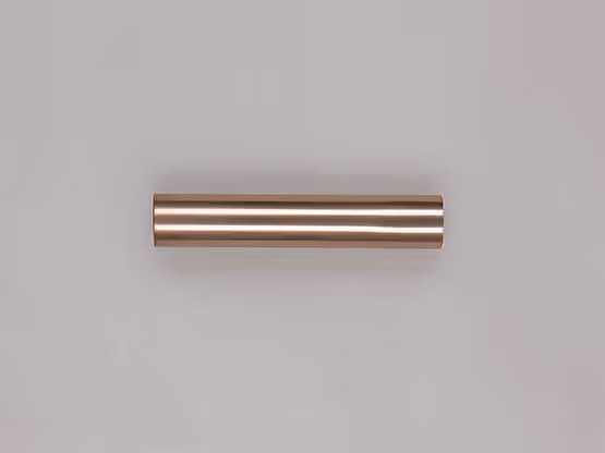 Tubo metallico lucido con verniciatura MOLTENI-VERNICI, superficie metallica