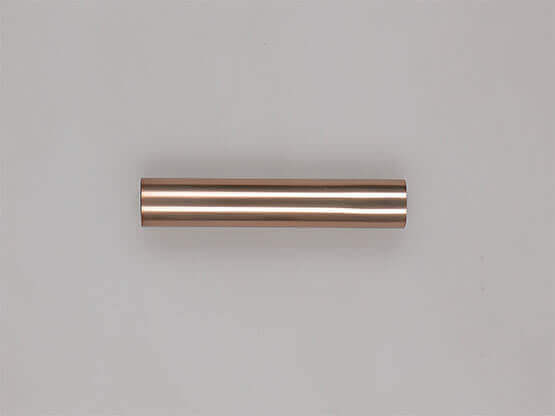 MOLTENI-VERNICI Metallrohr mit spezielle Design-Oberfläche in metallischem Ton