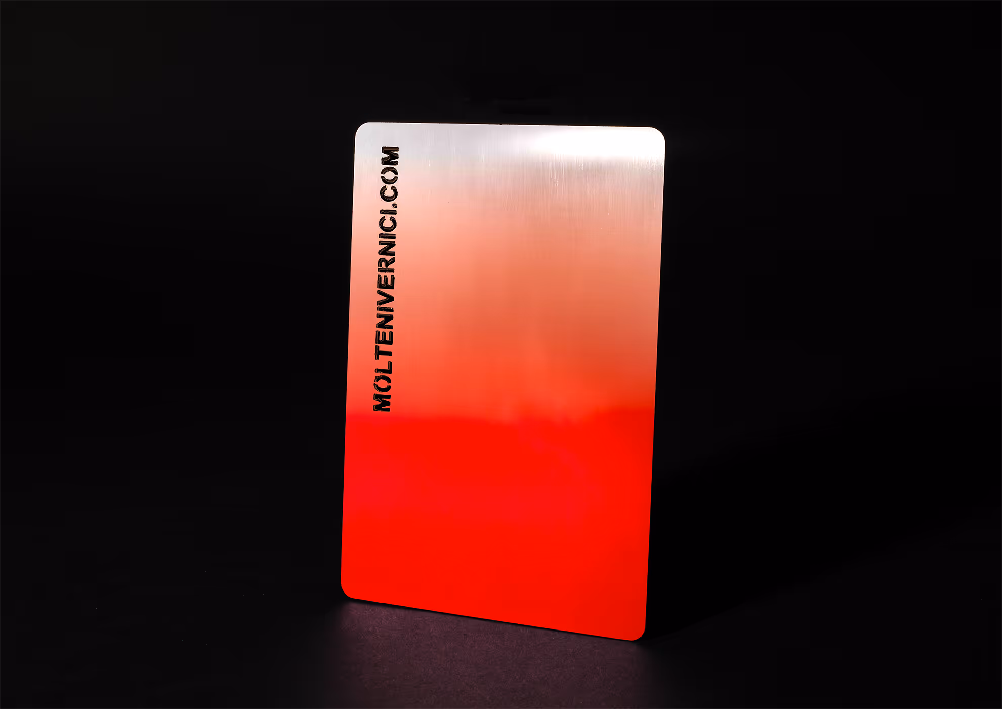 MOLTENI-VERNICI Spezialfarbe für die Architektur - rot-weißes Farbmuster