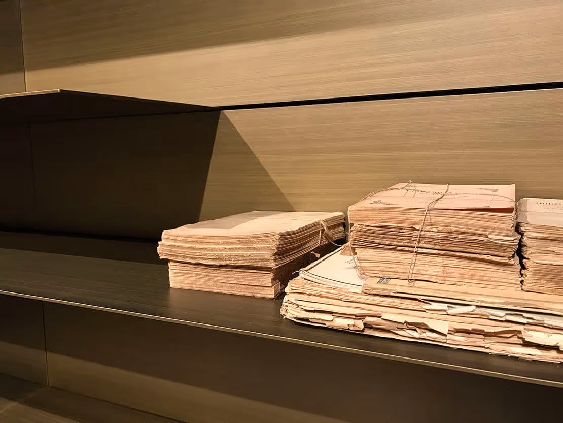 MOLTENI-VERNICI : piles de documents pour finitions premium peintures