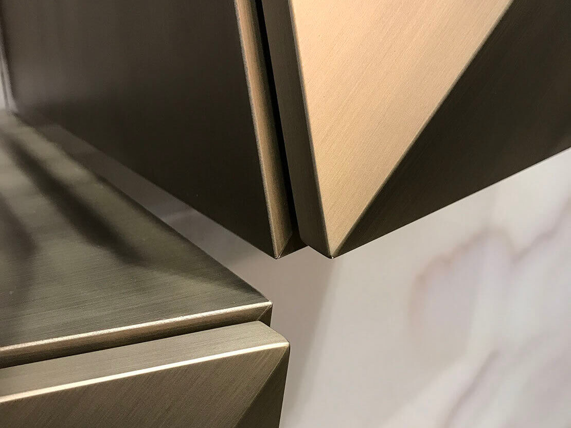MOLTENI-VERNICI : finitions premium en peintures aux angles élégants