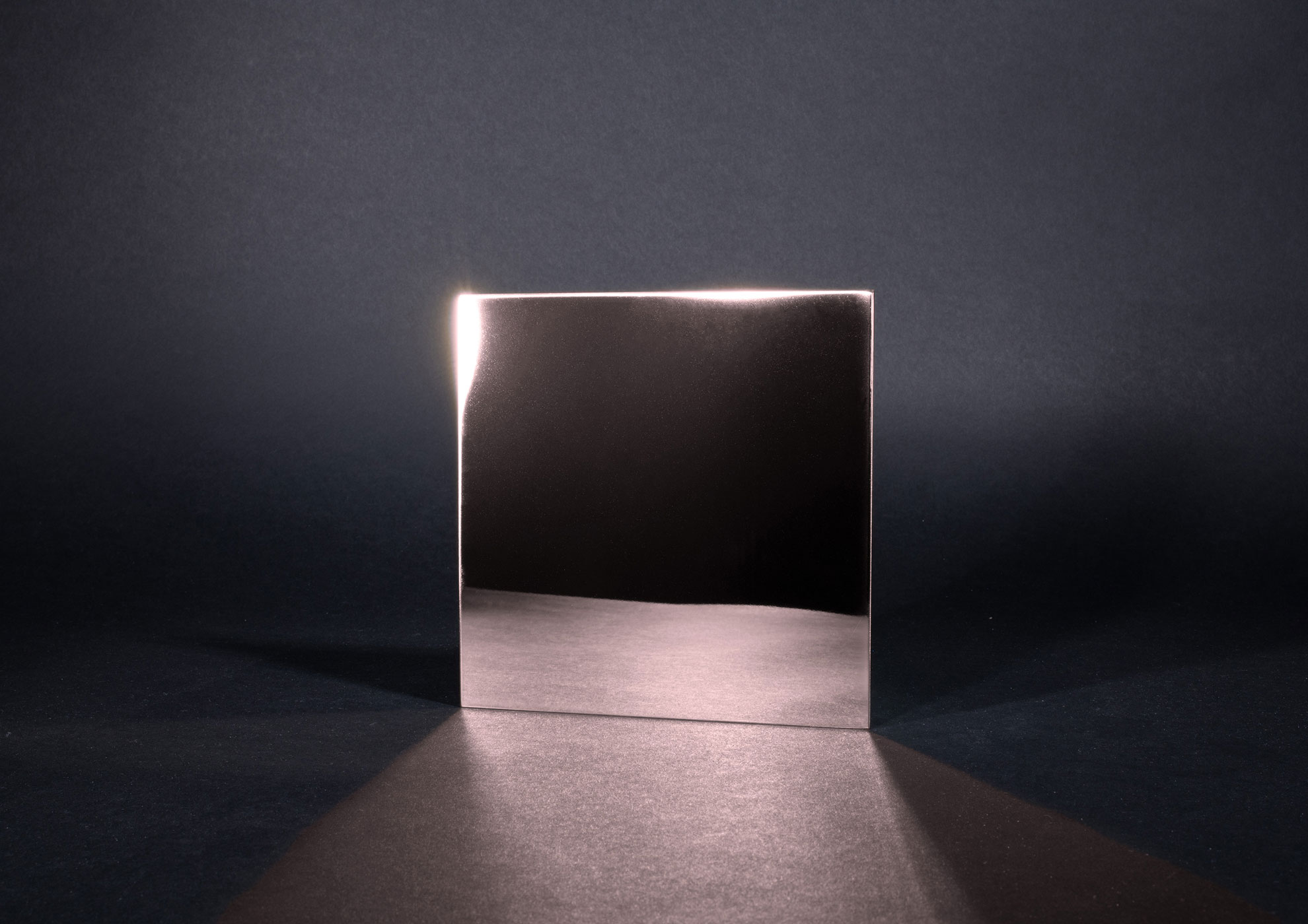 Molteni-Vernici : finitions premium, surface métallique élégante et lumineuse