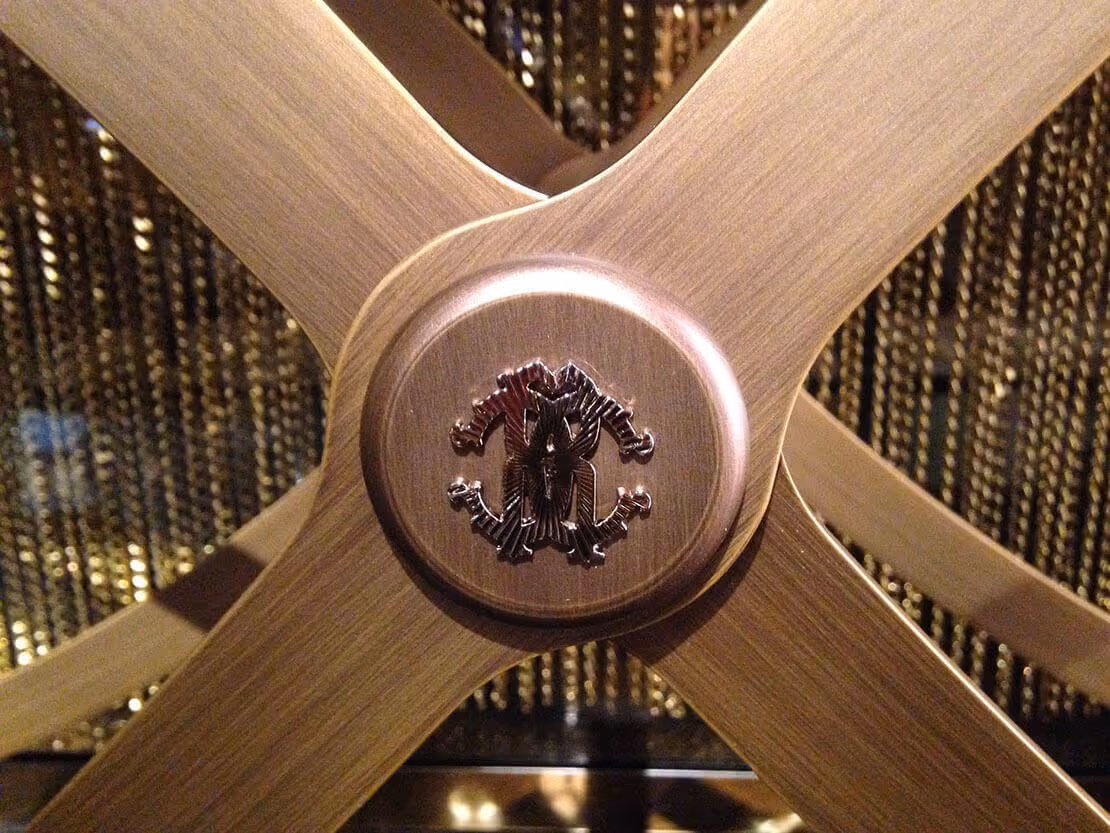 Détail de peinture industrielle MOLTENI-VERNICI, centre métallique spécial