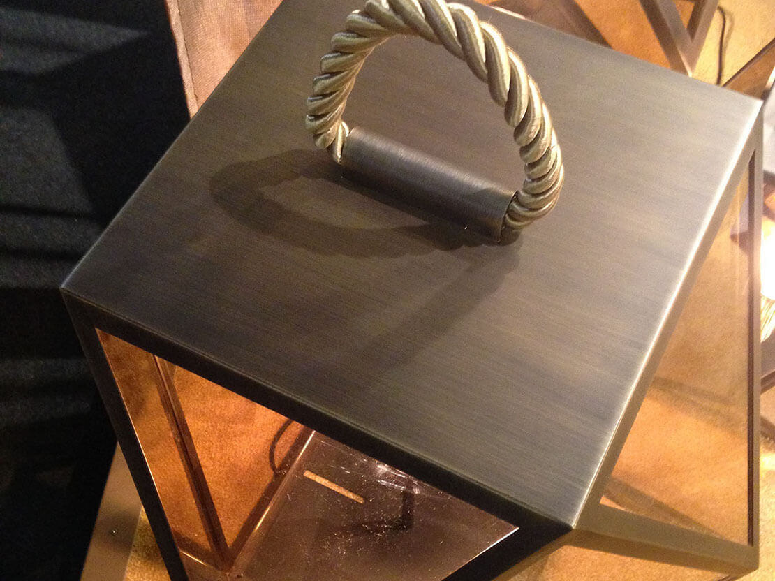 Boîte MOLTENI-VERNICI avec poignée torsadée, peinture spéciale pour industries