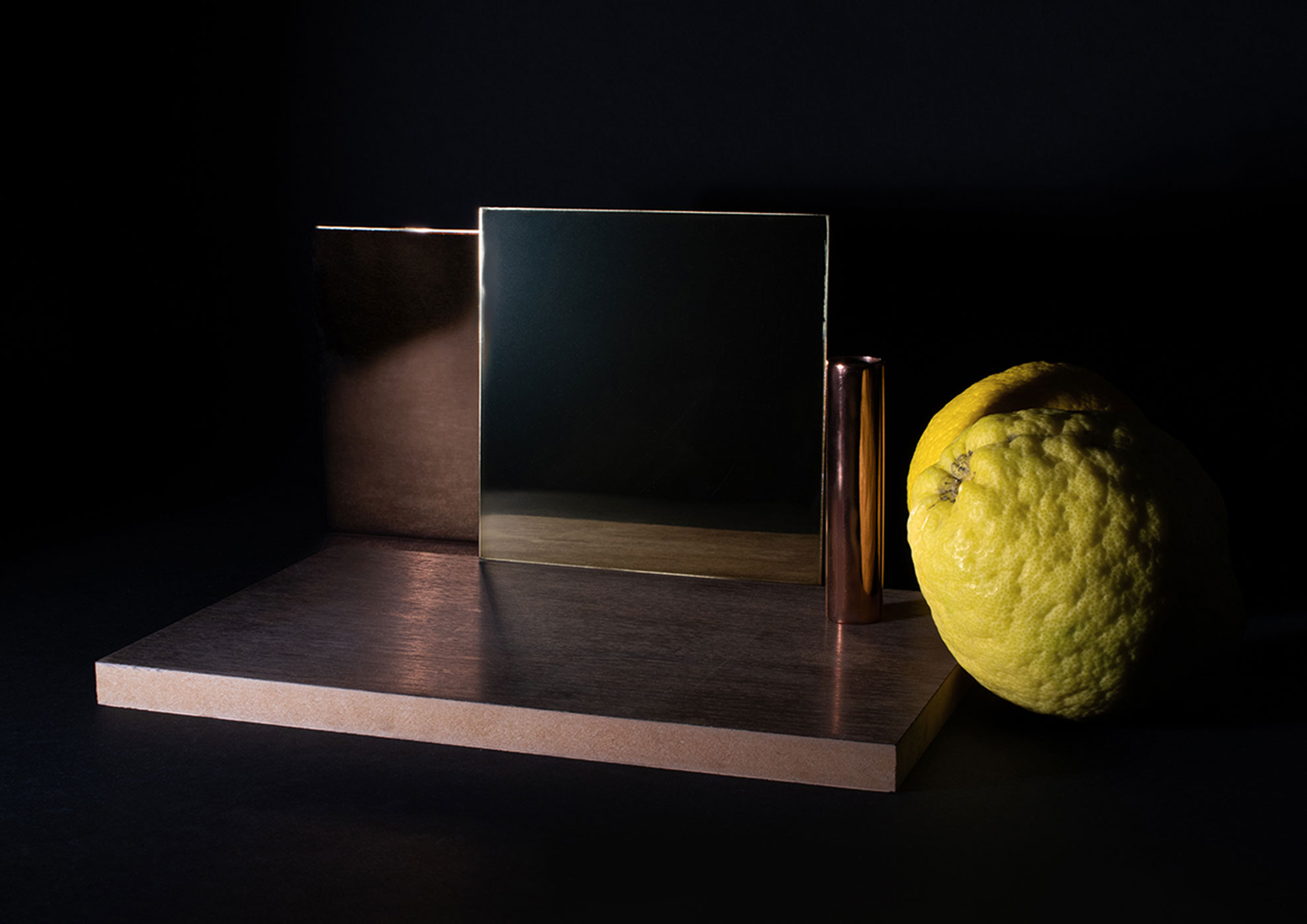 Citron sur étagère en bois avec finitions premium MOLTENI-VERNICI