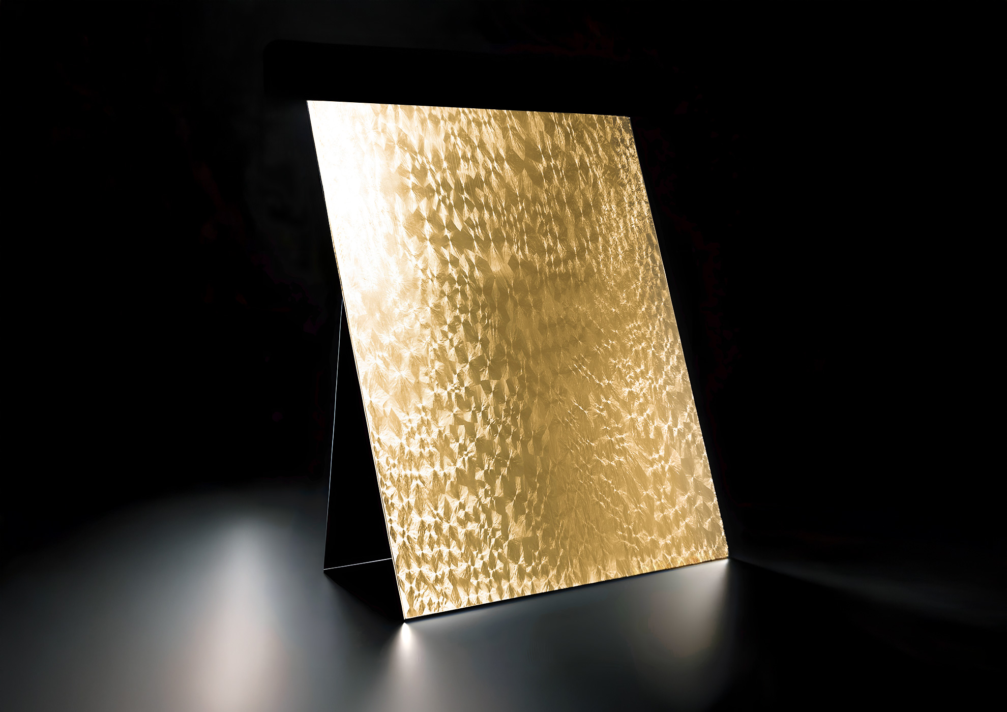 MOLTENI-VERNICI golden textured panel showcasing special effect finishes