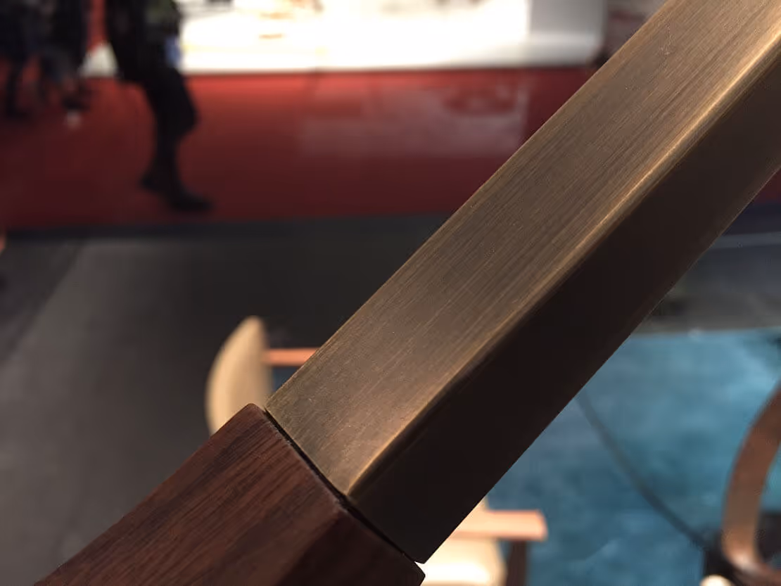 Détail métallique MOLTENI-VERNICI, finitions premium pour professionnels