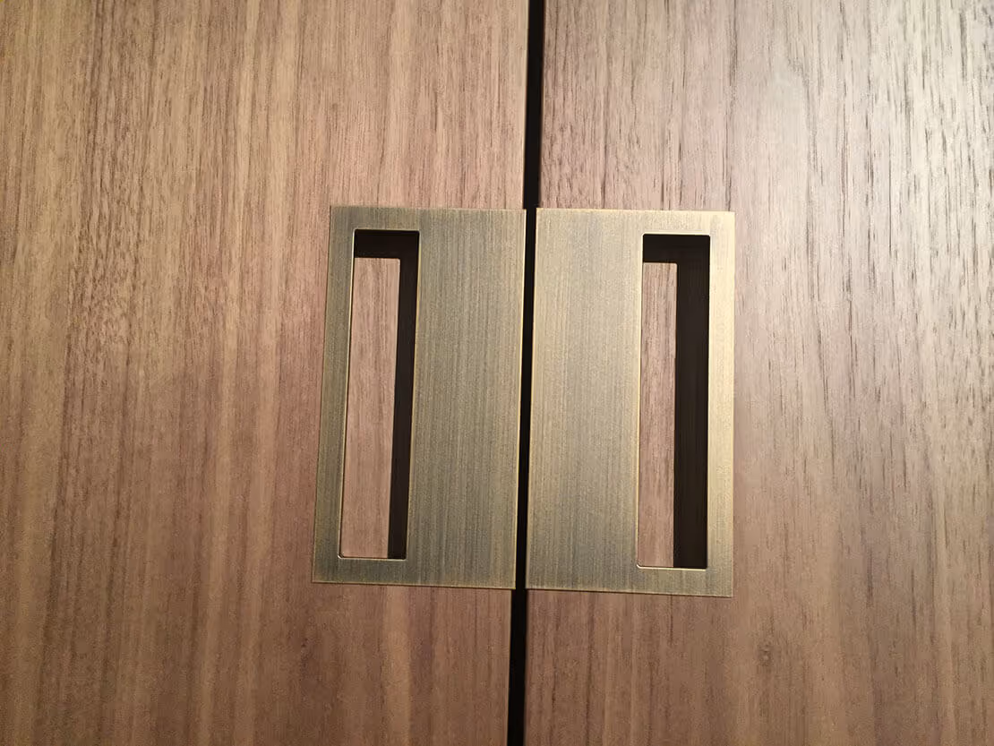 Poignées encastrées MOLTENI-VERNICI, finitions premium pour portes professionali