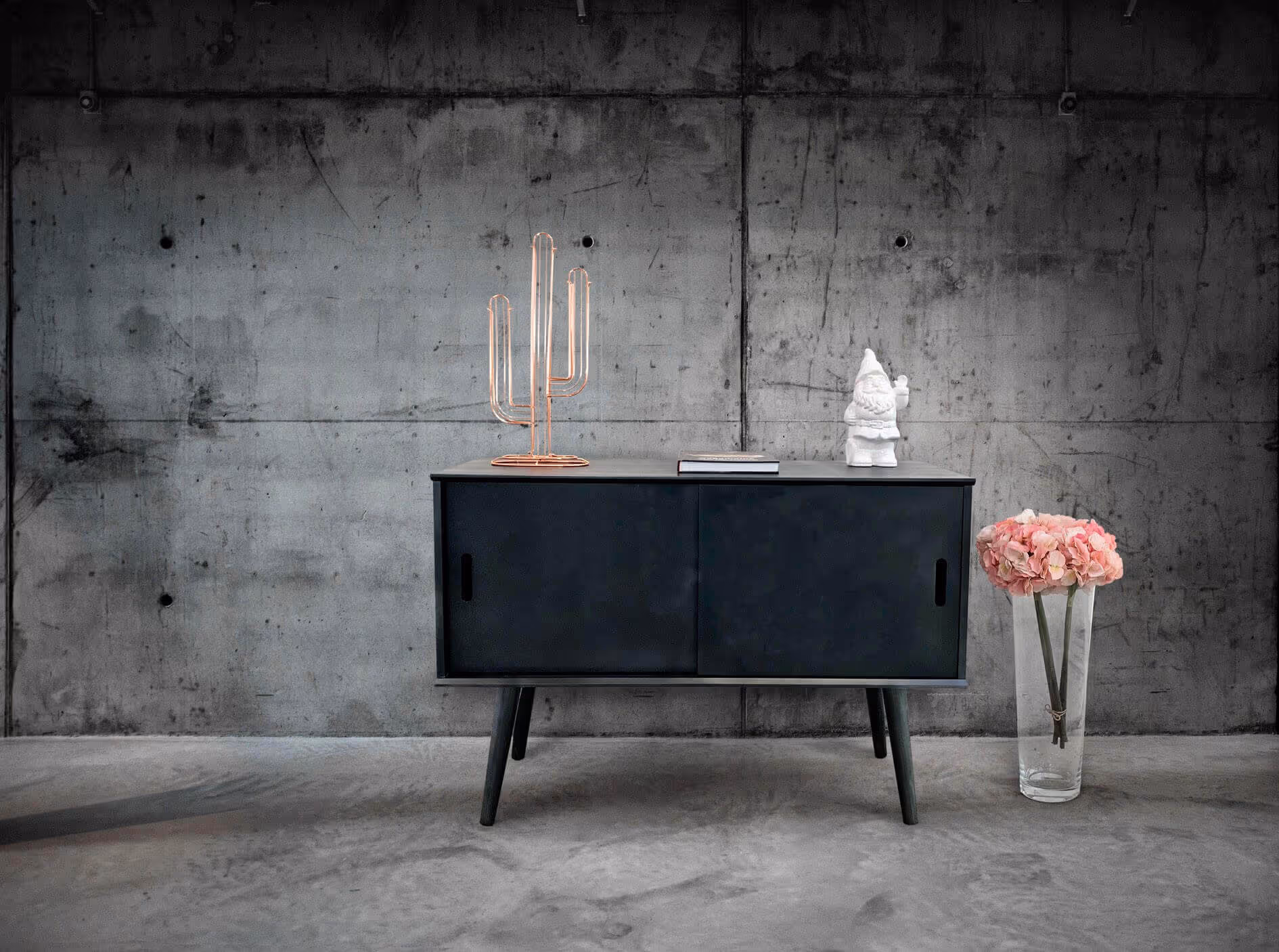 Pintura con efecto Molteni-Vernici, mueble vintage con decoración minimalista