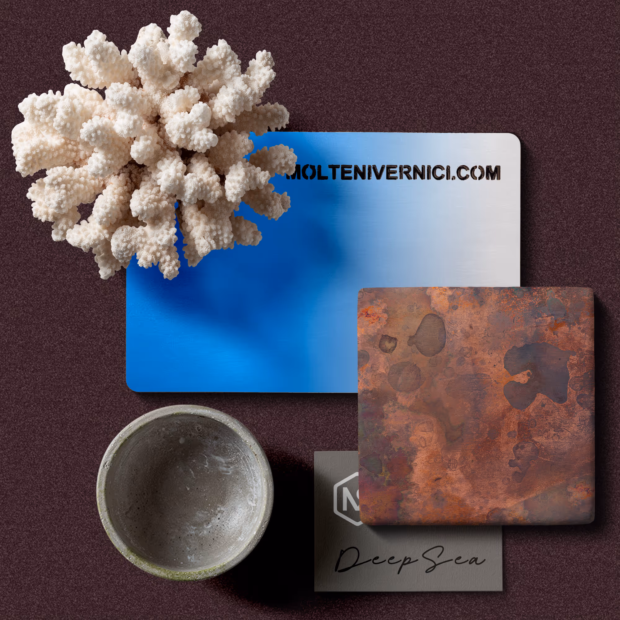 MOLTENI-VERNICI Spezialfarbe für die Architektur mit Koralle und Materialproben