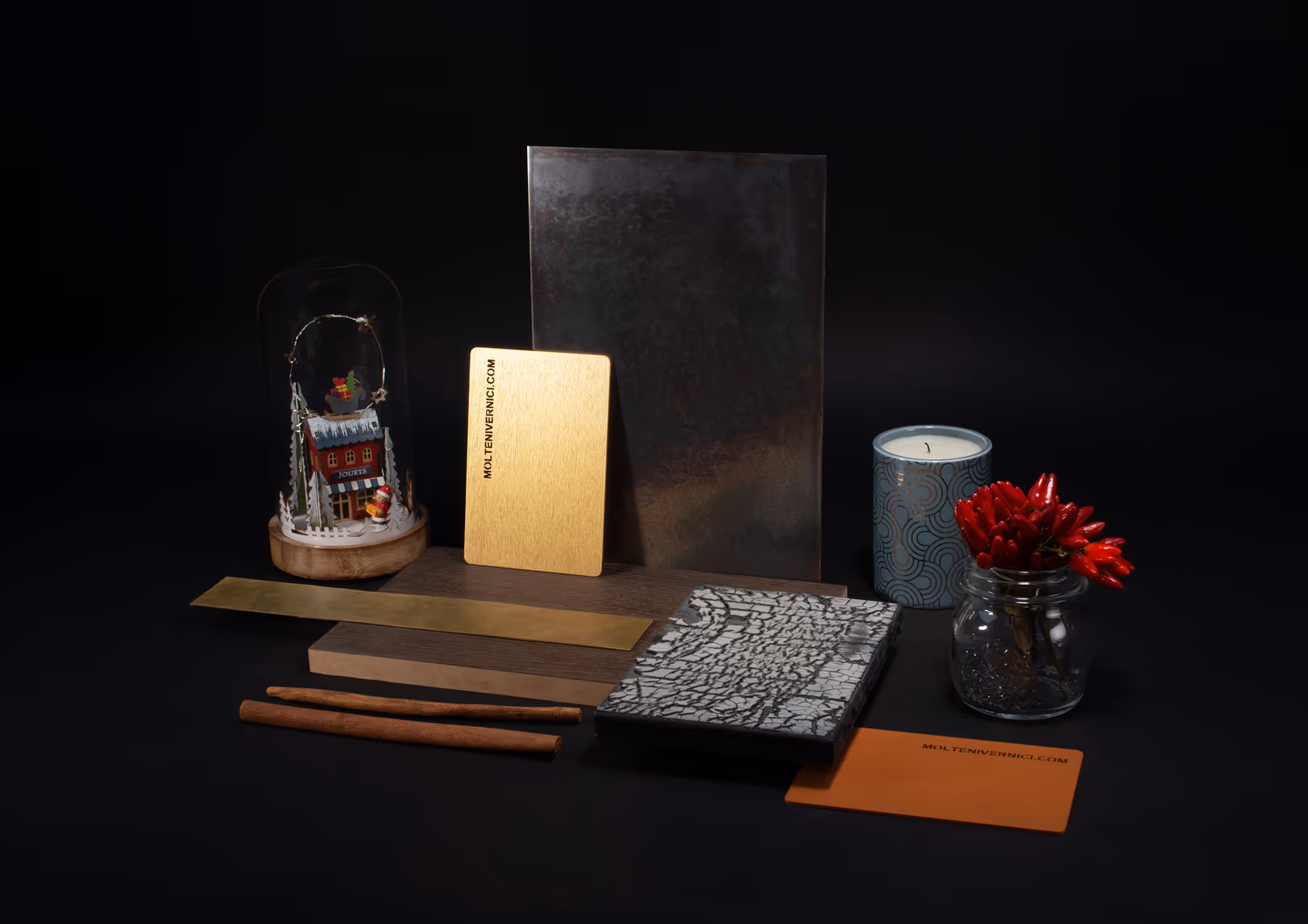 Muestras de MOLTENI-VERNICI, variedad de acabados en tonos metálicos y texturados