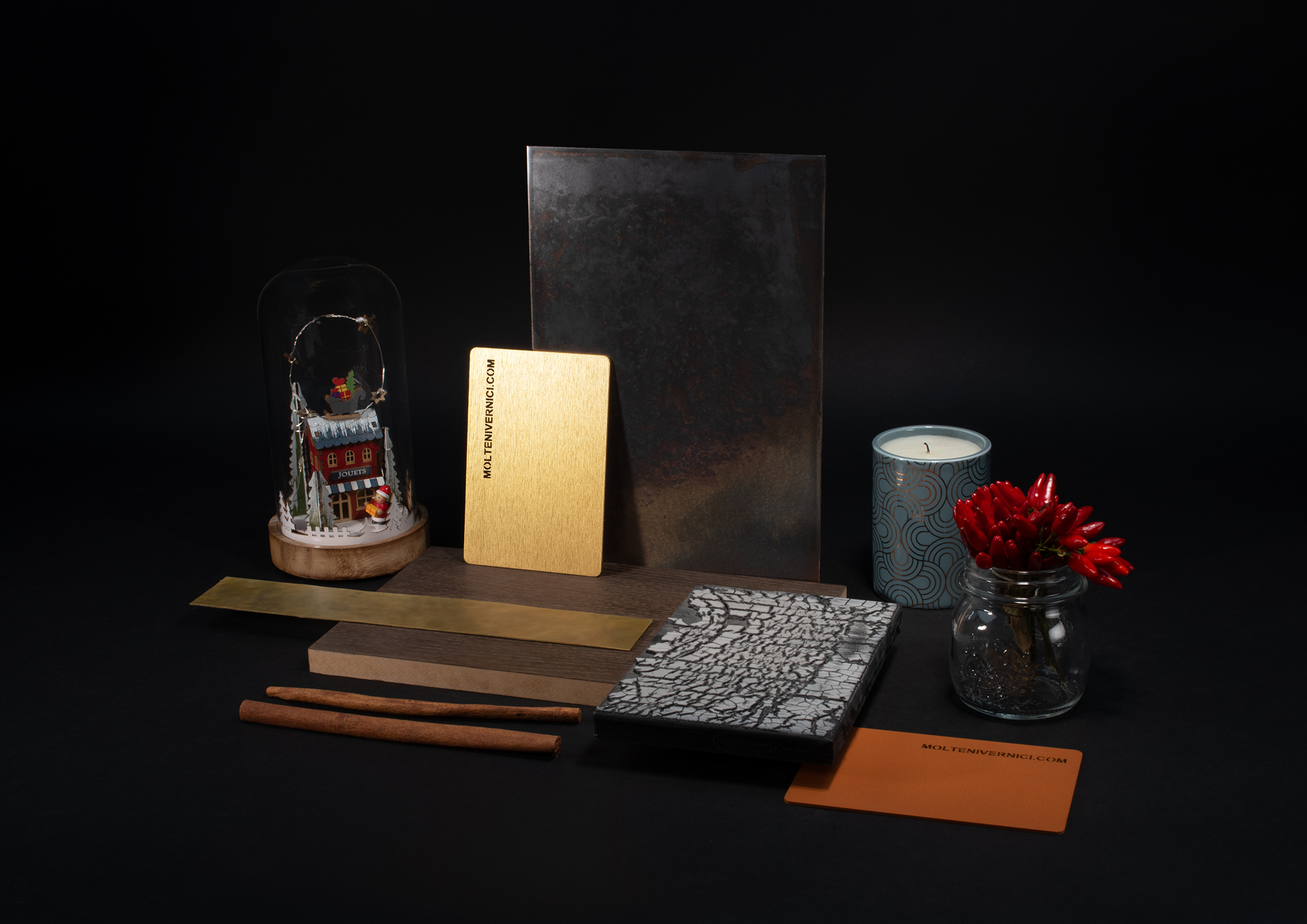 Échantillons de peintures spéciales MOLTENI-VERNICI avec décoration élégante
