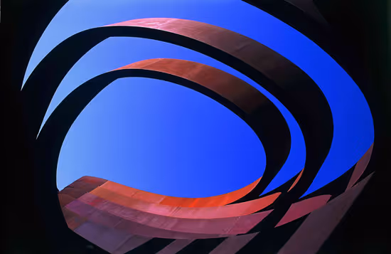 Esempi di verniciatura MOLTENI-VERNICI con forme geometriche curve astratte