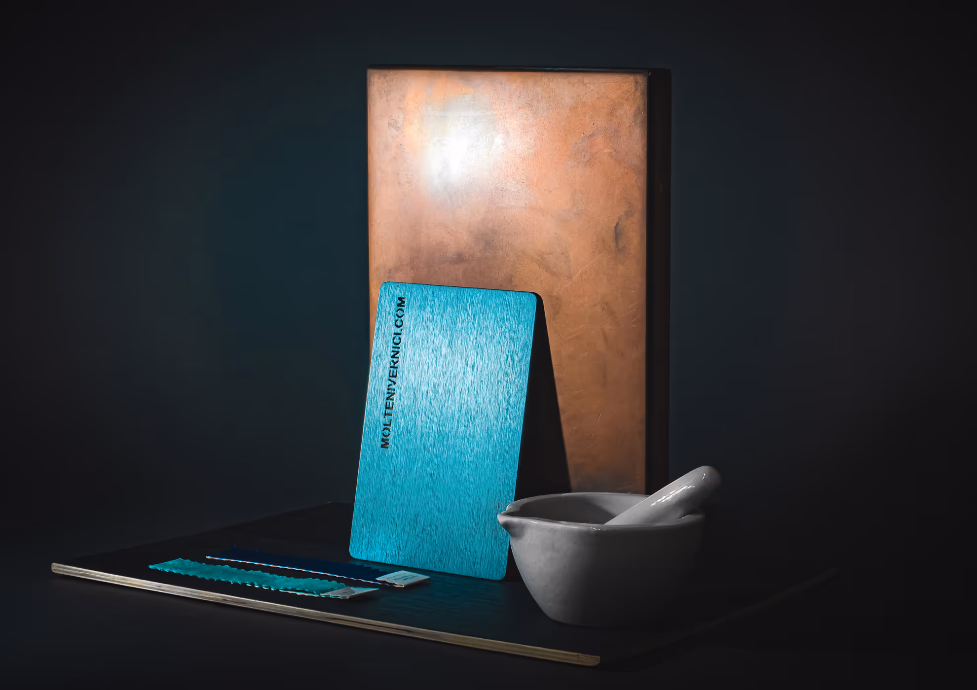 Esempi di verniciatura MOLTENI-VERNICI con campioni di colore turchese